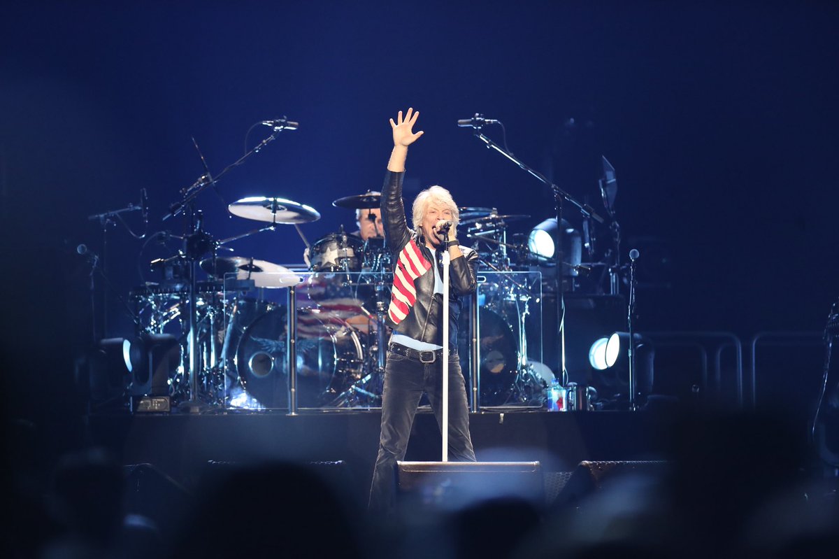 spectrumcenter's tweet photo. .@BonJovi definitely rocked the house tonight! 🎸🎸🎸

#SpectrumCenterCLT https://t.co/gxXmOTdvve
