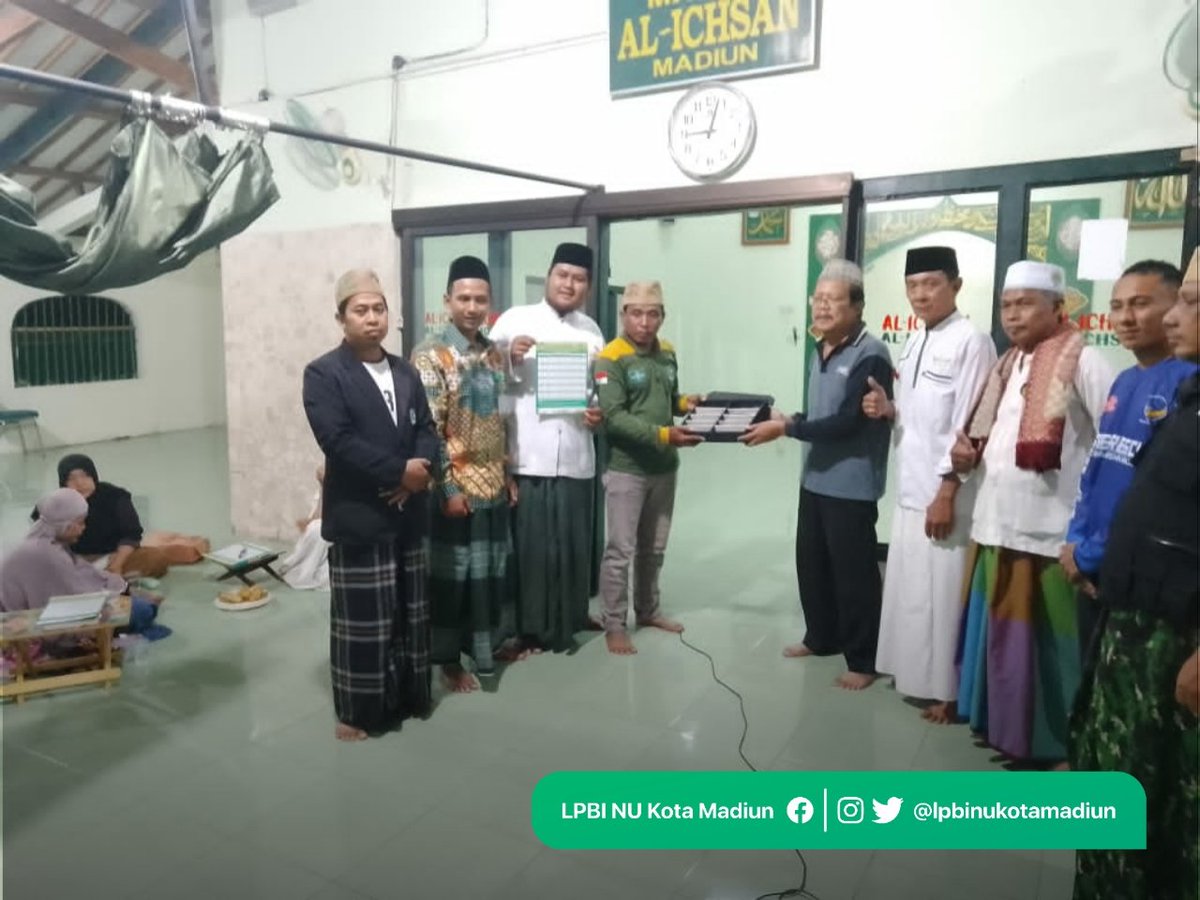 lpbinukotaAE's tweet photo. Relawan LPBI NU Kota Madiun membagikan kacamata baca gratis kepada Jama'ah Masjid/Musholla yang melaksanakan Tadarus Al-Qur'an di 3 lokasi:
1. Masjid Al Ichsan, Nambangan Kidul;
2. Masjid Baiturrahman, Nambangan Kidul; dan
3. Musholla di Desa Brumbun. 

#lpbinu #lpbinukotamadiun https://t.co/s7D8d8mrGd