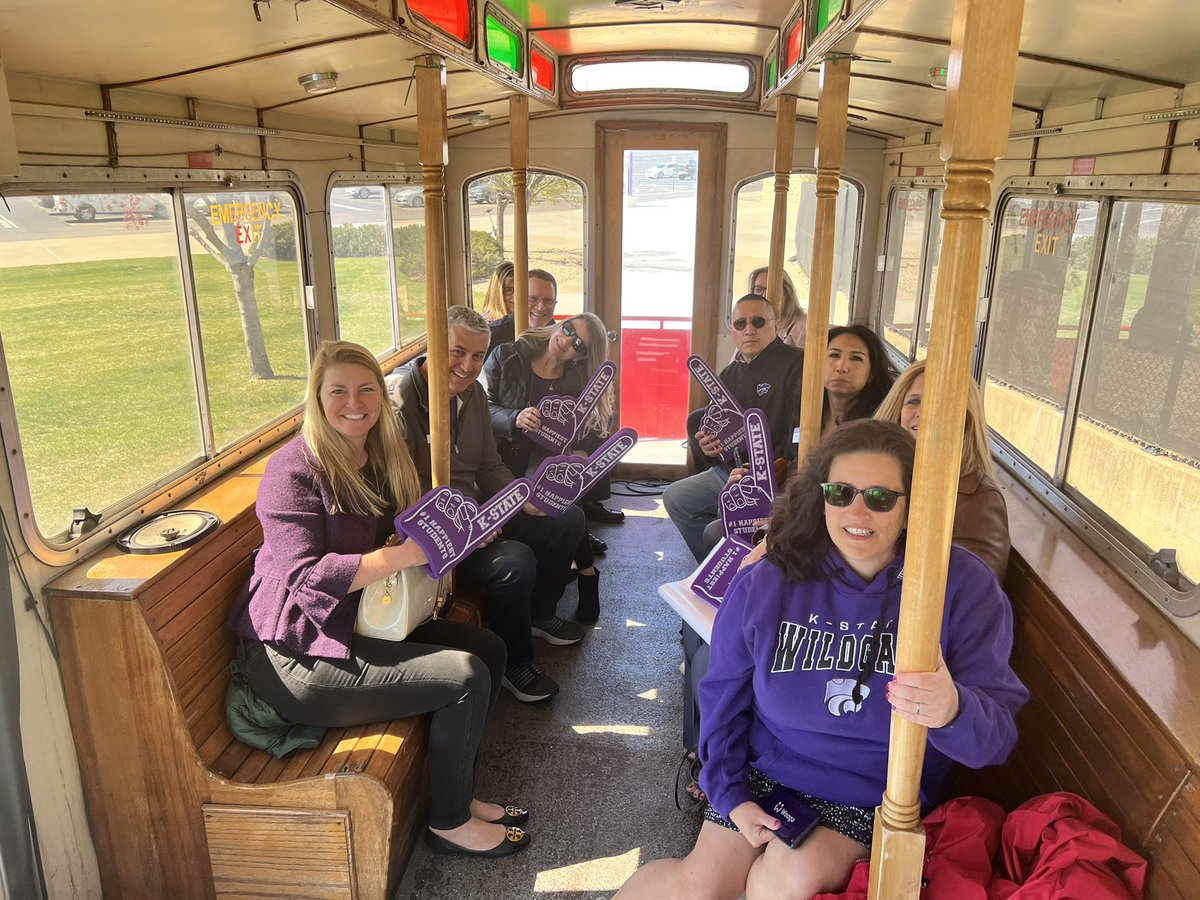 KStatePFP's tweet image. A wonderful day with the Parents &amp;amp; Family Program advisory board! This group of parents and family members provide valuable feedback and insight for K-State! Between meetings, they toured Bramlage and even dropped off donations to the @kstatecareer closet #EMAW #GOCATS