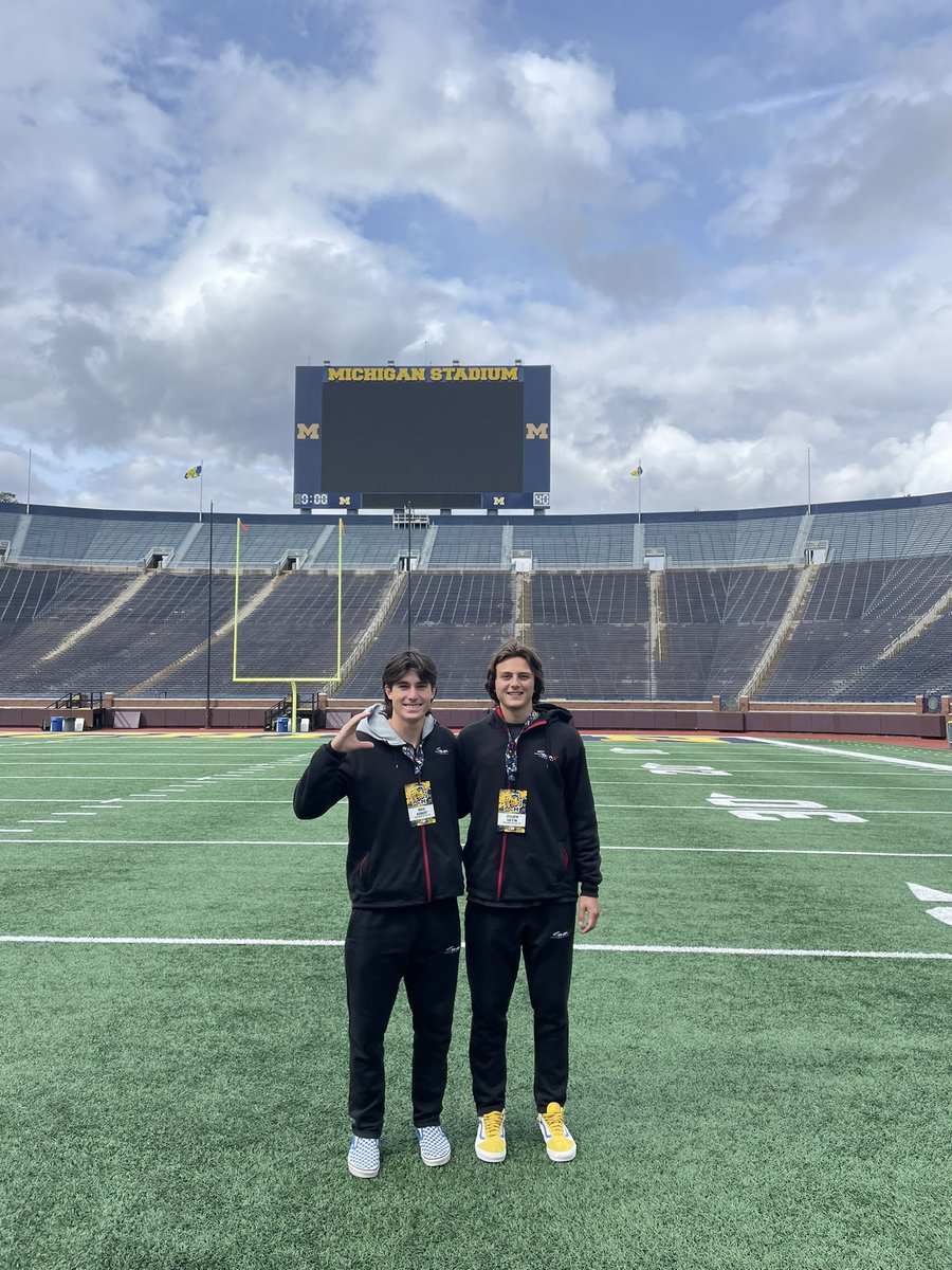 juliansayin2's tweet photo. Great visit to Michigan today! #GoBlue https://t.co/fOKUvafBcV