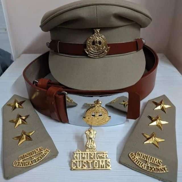 DEVVANILEKHRAJ's tweet photo. छोटे भाई गौरव शर्मा को  Excise Inspector बनने पर बहुत बहुत हार्दिक शुभकामनाएं💐 https://t.co/E88V4EfZgI