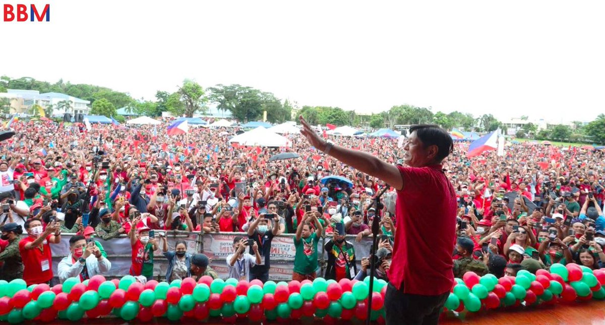 bongbongmarcos's tweet photo. Umulan man o umaraw lahat kayo ay nag-abang para lang marinig ang inihandang plano ng Uniteam para sa inyo. 

Maraming salamat, Catarman sa inyong pagtanggap sa aming mensahe ng pagkakaisa. https://t.co/zZb5oZcgzC