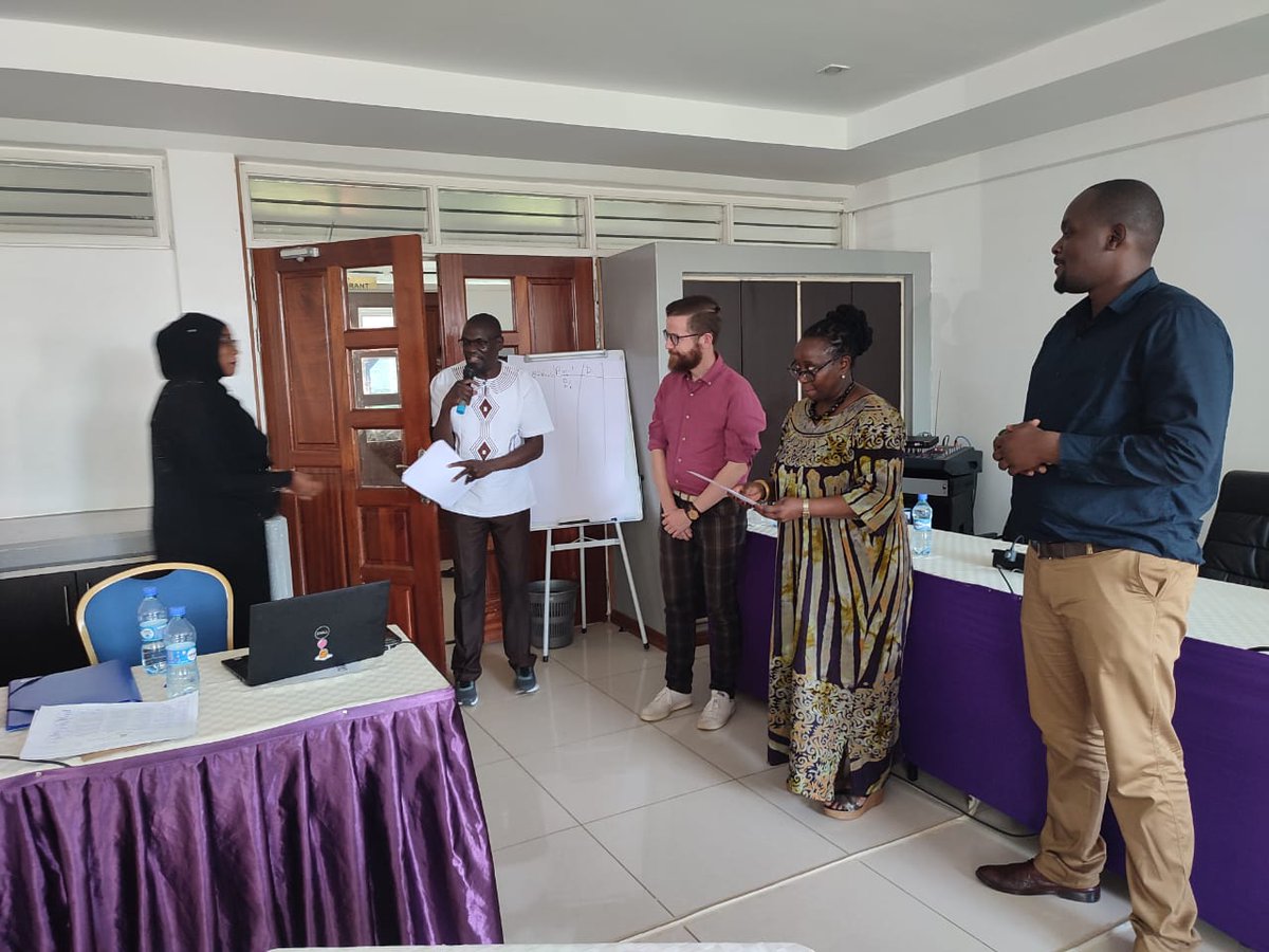 FesKenya's tweet photo. Together with the @COTU_K, we conducted the Global Outlook Trade Union School training for the 2021 cohort with the objective of building the capacity of young trade union leaders and members to effectively represent workers in a rapidly changing labour market https://t.co/jHKdzv6kSp