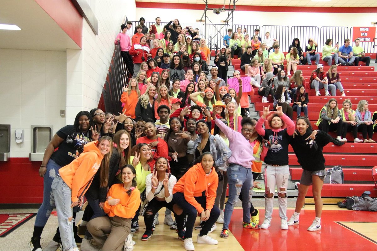 PortageYearbook's tweet photo. Did you catch our staff vs. admin game tonight? Stay tuned for more photos. https://t.co/6xBN8Nroeo