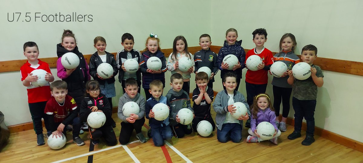 StColmsGACDrum's tweet photo. Presentation for pur underage, celebrating their achievements and development. 
Special thank you to our Senior football captain Damien Brolly and Senior Camog Charlene Forrest for coming and presenting. 
#androim https://t.co/HDerAKL1gq