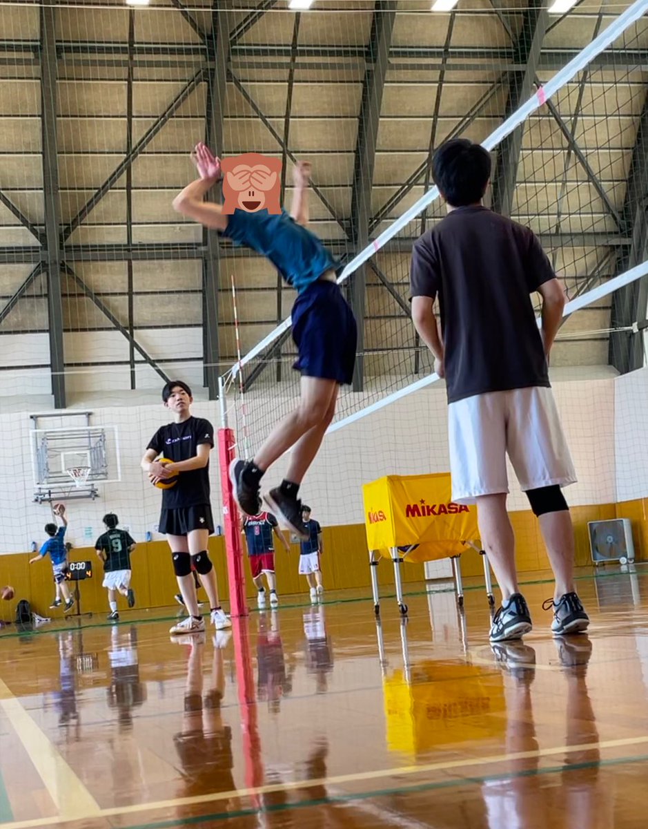 こんにちは！男バレです🏐
今日4/9は土曜日でしたが、
プレイヤーお2人が来てくれました！！
ありがとう……！！🥲
部飯も参加してくれて嬉しかったです✌️
次は火曜日18:00-19:30です！😘
その後は普段の練習をするので、そちらものぞきたい方は是非!!!!!!
マネ志望もまってます〜♡♡♡（懇願）