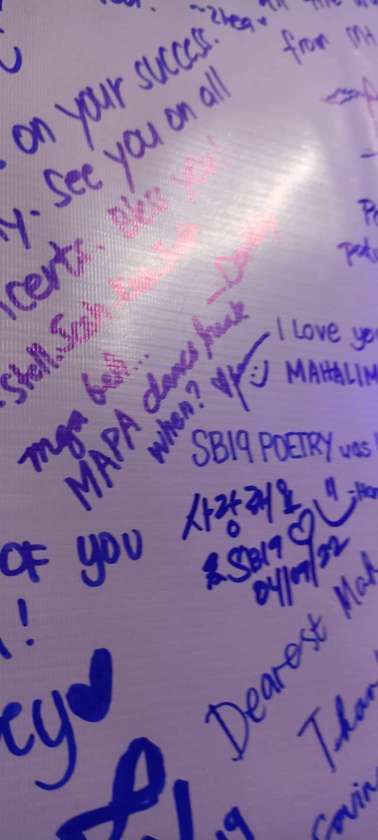 SB19_ATINph's tweet photo. Guess who dropped by and left this message here at the A'TIN booth? 👀

Are we going to see this soon? Hmmm...

SB19xATINBooth PPOPCONDay1
@SB19Official #SB19
#PPopRise2022
Listen to #Bazinga_SB19 https://t.co/u18c5DPTvv