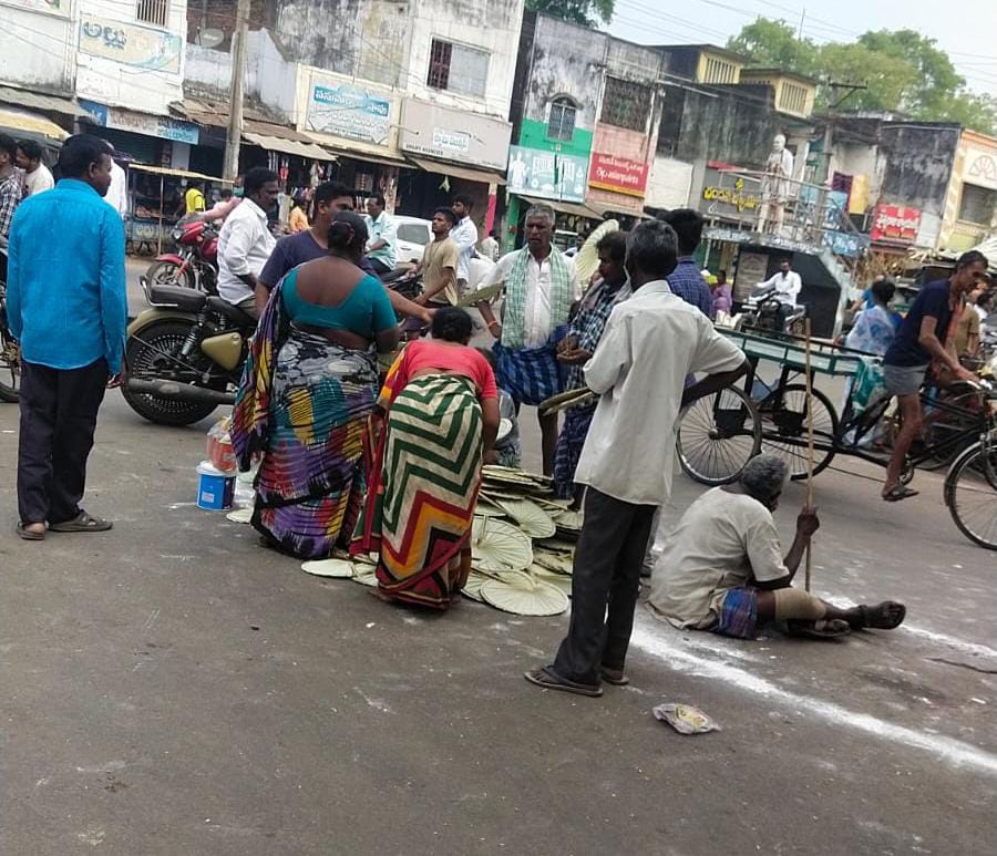 BabuPaluruJSP's tweet photo. విసనకర్రల డిమాండ్...మామూల్గా లేదు AP లో
#appowercut
#ByeByeYSJagan https://t.co/wKezDupmrd
