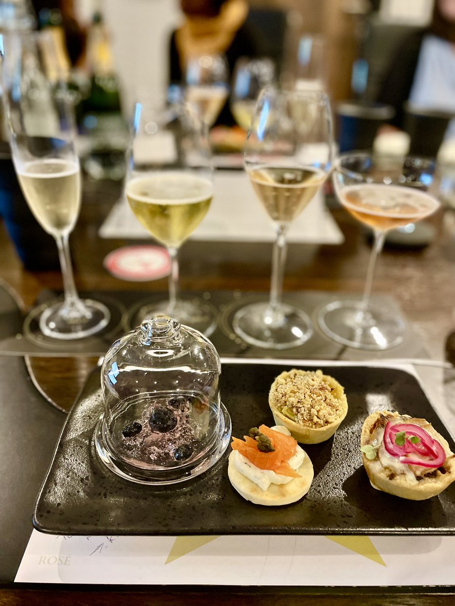 LaurasWorldza's tweet photo. A glimpse of our exciting and interactive encounter with Cap Classique in a three-hour session last night.
The session includes:
https://t.co/fwbgf9BjCN
Details of all courses can be found at https://t.co/2L6nzaPVaZ
🥂
#LaurasWorld
#LaurasWine
#CapClassique50
#perfectedbytime https://t.co/VUPFgaiTde