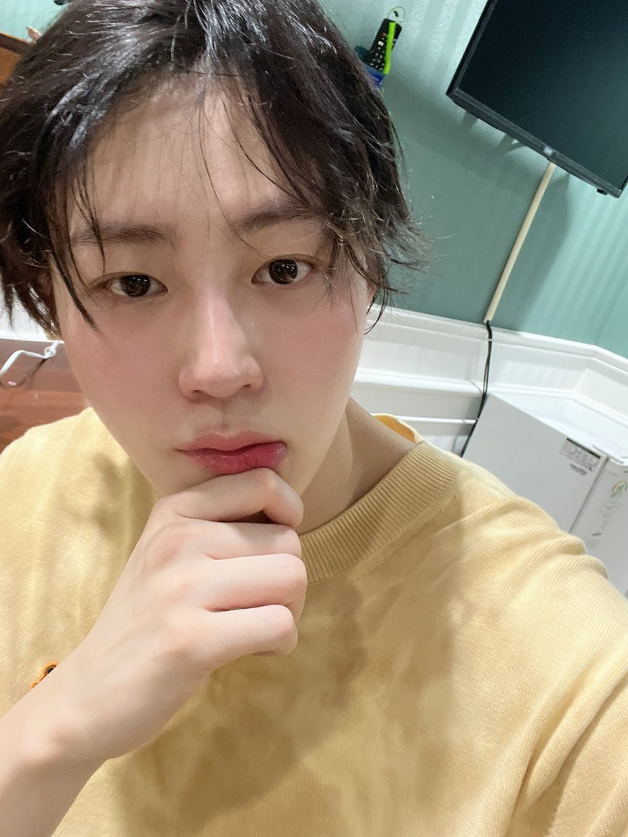 gooreumseng's tweet photo. 먼 길 소중한 시간 내서 공연 보러 와주신  우리 하늘 여러분 오늘도 너무 했습니다
오늘도 하늘 덕분에 웃고 느끼고 배운 그런 날이네요~🙏 다시 한번 고맙고 사랑합니다❤️ #하성운 #하늘 #썸데이 #페스티벌 #감사합 https://t.co/YvP8Lc5Z9L
