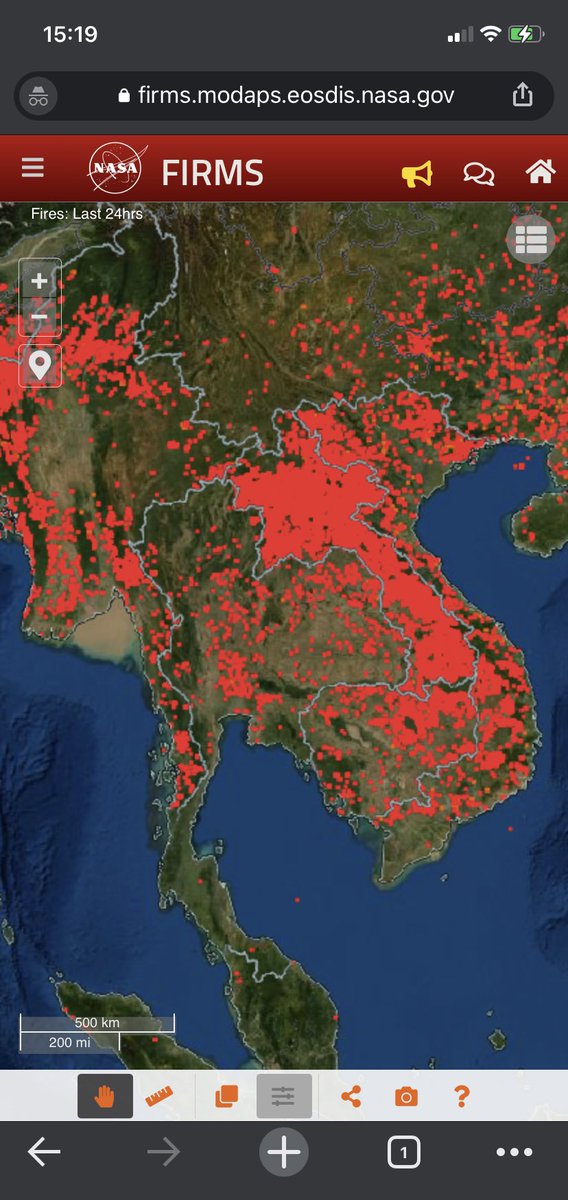เห็นคนบ่นเรื่องฝุ่น PM 2.5 เลยลองเปิด Fire map ดูว่าตอนนี้เป็นไง
เพราะมันเกี่ยวข้องกัน  ก็ตามภาพครับ
.
pm 2.5 เป็นปัญหาระดับภูมิภาค ถึงระดับโลกเลย
ไม่สามารถแก้ได้อย่างเดี่ยวๆ
.
การขยายตัวของอุตสาหกรรม การเพิ่มจำนวนพื้นที่ปลูกข้าวโพดเพื่อผลิตอาหารสัตว์
ต้องมีนโยบายที่กระทบภูมิภาค