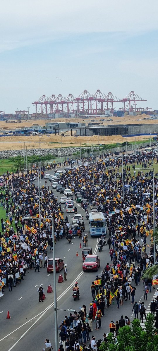 Galle Face, Colombo.

🖤✊🏼🏴

#SriLankaProtests