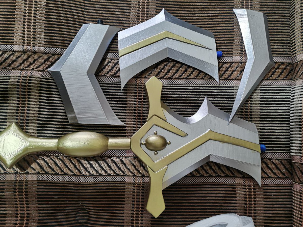 Robin's Sword from the Game Fire Emblem
The design was made collapsible to simplify transportation
#fireemblem #robin