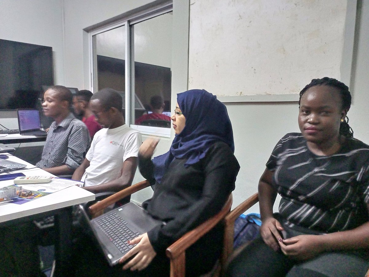 labs_validus's tweet photo. Code Fest S1E1 - 
9:30----> Case Presentation https://t.co/7gq6nDopjq