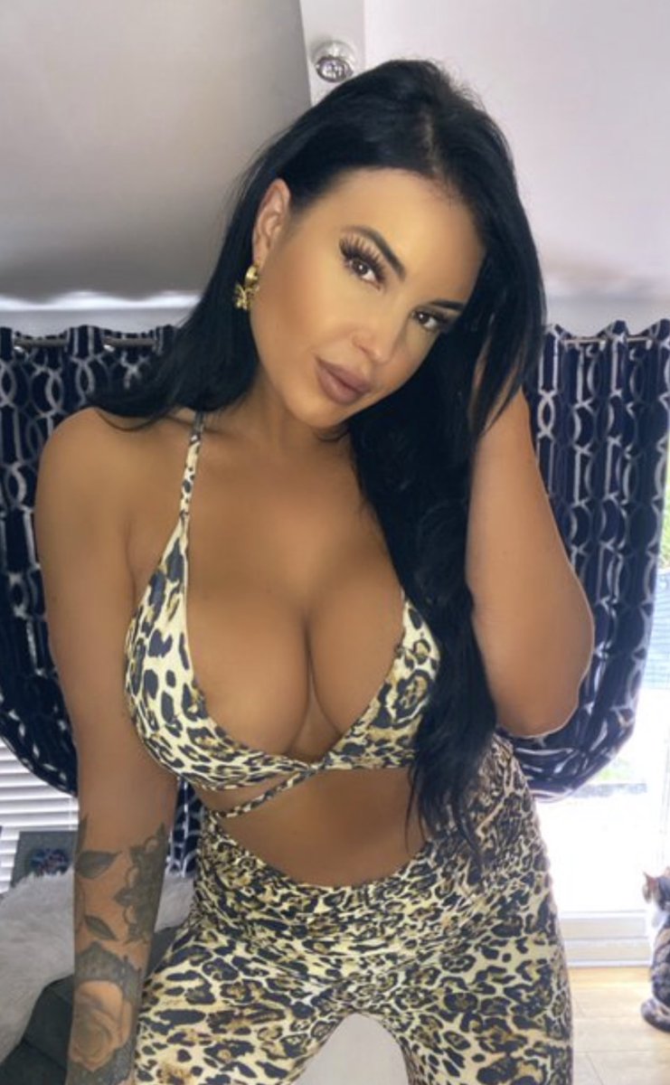 bennyb7474's tweet photo. #stunning #sexy #beautiful ⁦@ddlouise2⁩  😍😍🔥🔥💖💖🥰🥰🥰 https://t.co/Ou2EJ4KLYT