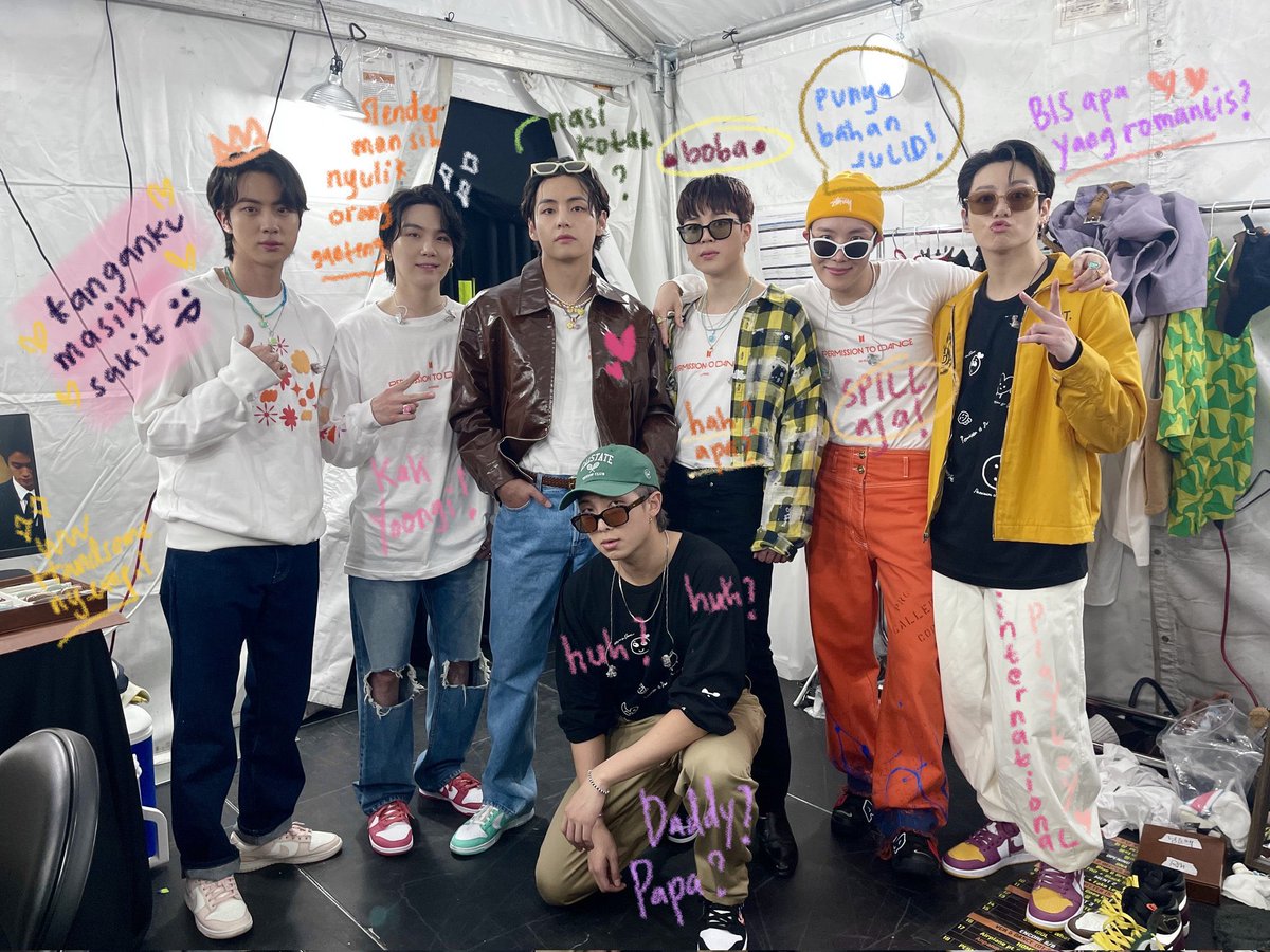 cowonya bangtan, cewenya (…)

; bts reaction au edisi concert