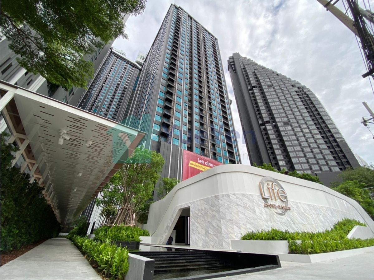 FindThaiCondo's tweet photo. 🔴Bangkok-Asoke Condo Clearance &amp; Covid Restrictions Easing - https://t.co/eIeypHxKIW https://t.co/fbBH7TMrmc