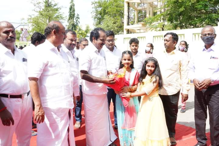 SMeyyanathan's tweet photo. புதுக்கோட்டை வைரம்ஸ் மெட்ரிக்குலேஷன் மேல்நிலைப்பள்ளி வளாகத்தில் புதிதாக நிறுவப்பட்டுள்ள 33.6 கிலோவாட் சூரிய சக்தி மின் நிலையத்தை தொடங்கி வைத்த நிகழ்வின் போது., https://t.co/gcJSfbEZd6