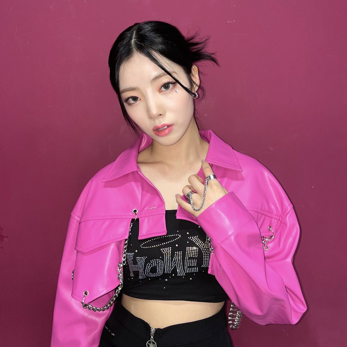 plorystay's tweet photo. #Goeun #I_N 
#PURPLE_KISS #StrayKids https://t.co/XPGgVLGFnz