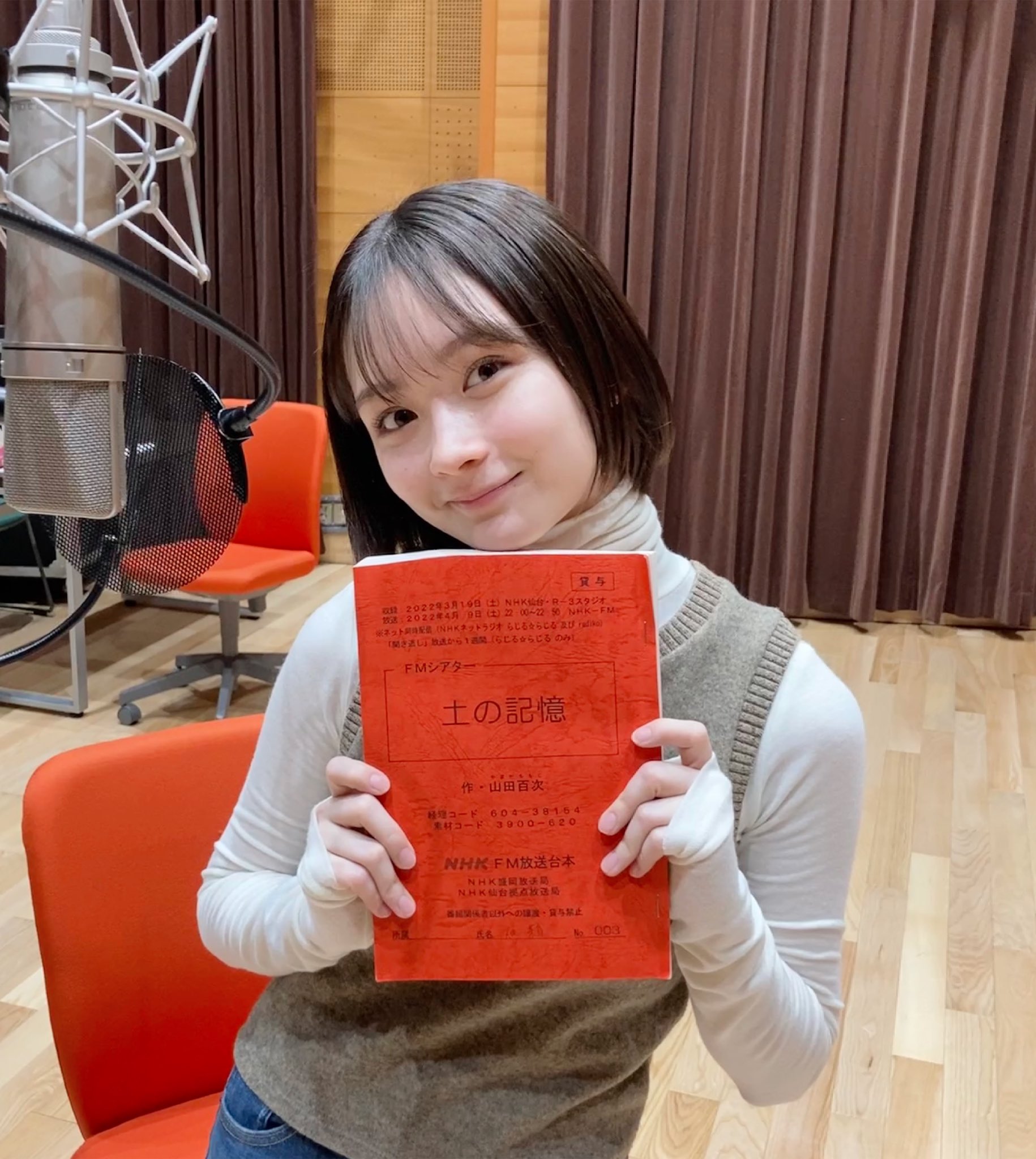 畑芽育 サイン入り写真パネル