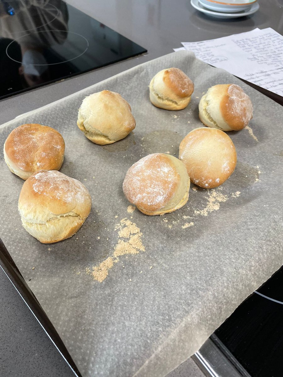LpProjets's tweet photo. Réalisation de Scones par les élèves de Seconde #sectionEuro   
@LyceePardailhan 
@EUErasmusPlus https://t.co/3xUvmpEdQw
