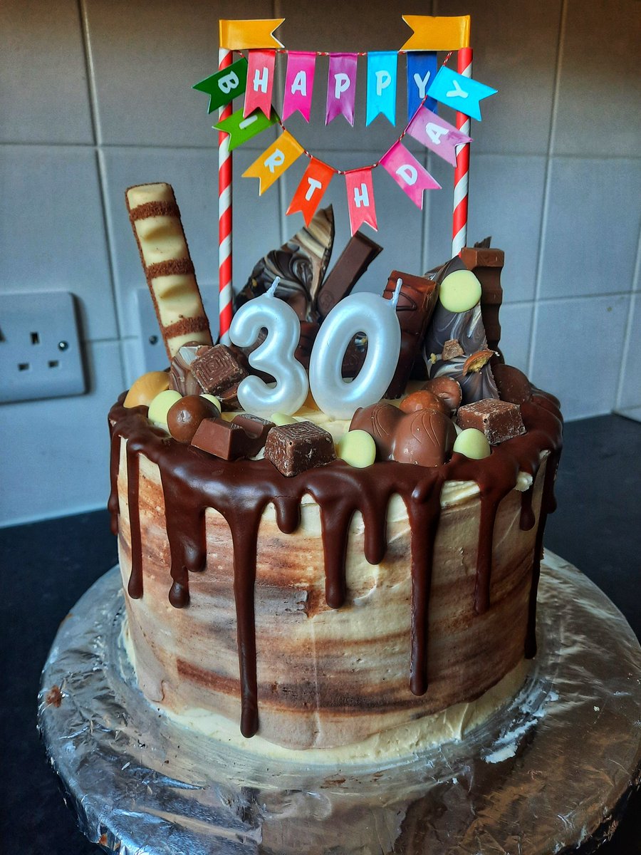 TheStoicSailor's tweet photo. The only acceptable cake to make for a wife who loves chocolate.
#lessisnotmore https://t.co/0uteyqSmIZ