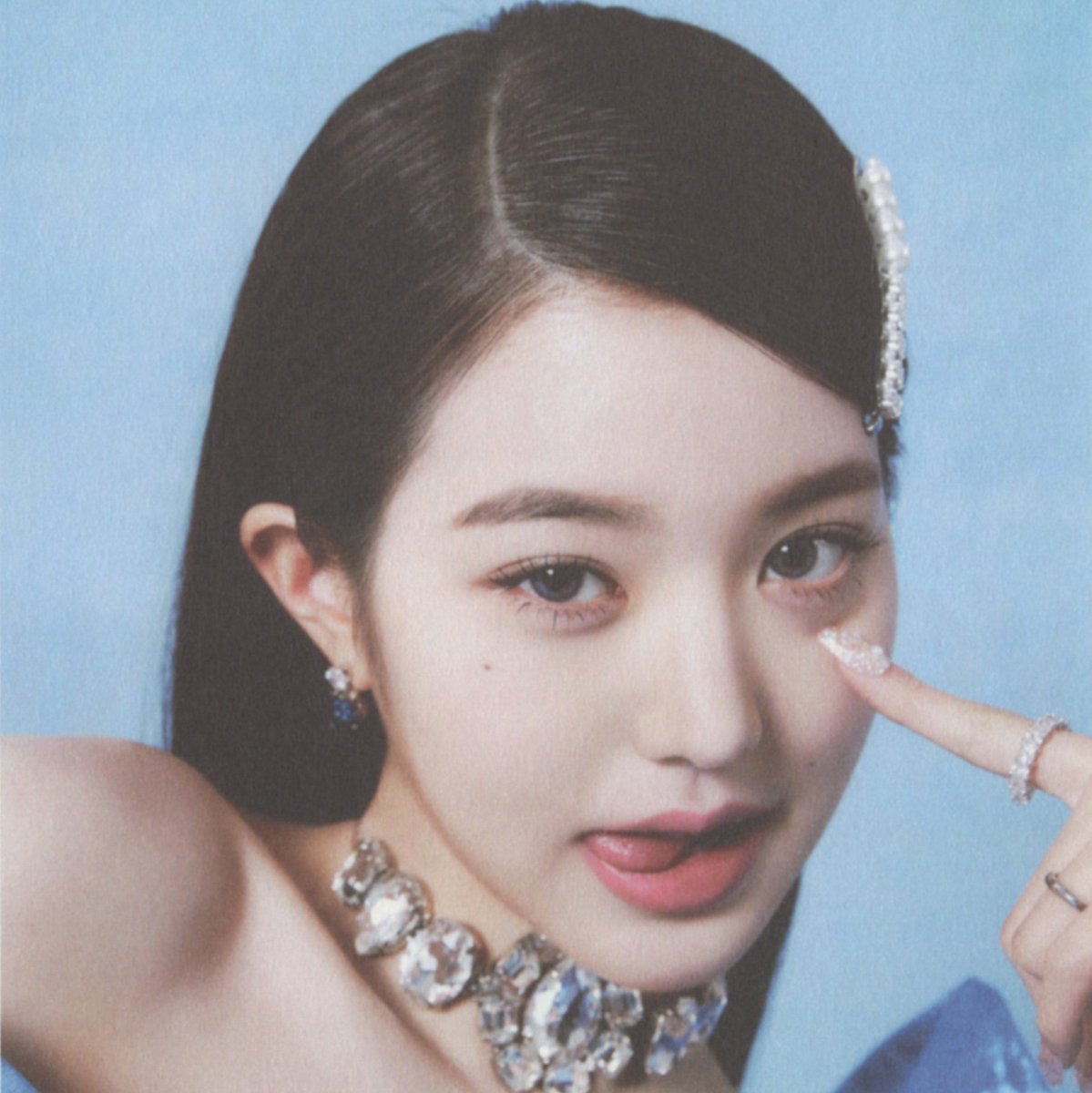 wonydrafts's tweet photo. ladies and gentleshit, jang wonyoung ✨ https://t.co/2SB32UlzMf