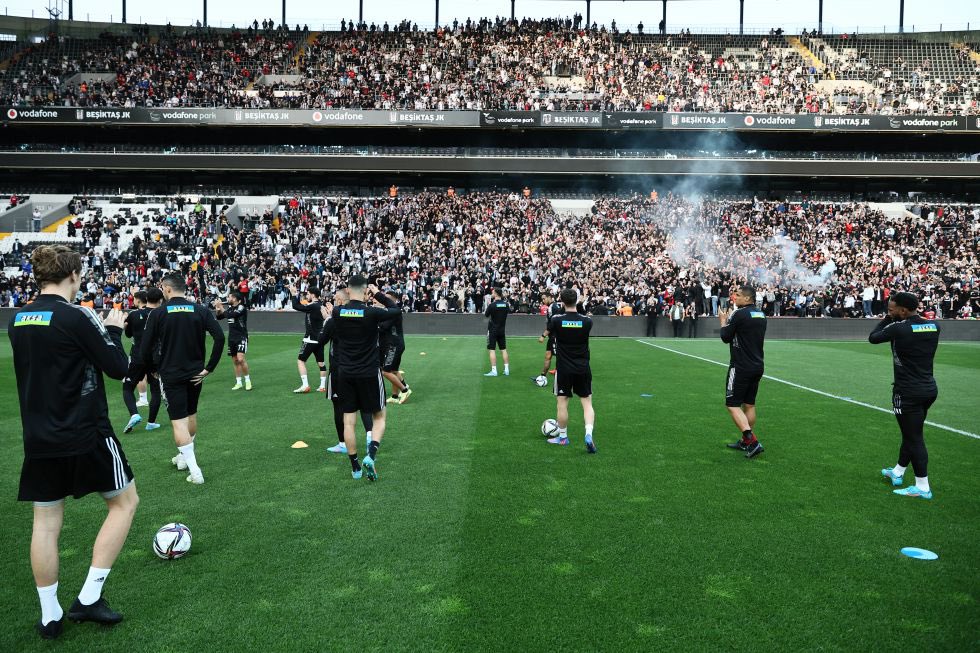 Şampiyonluk gitmiş, hiçbir iddiamız yok, tüm stat full... Bu sevda bambaşka ya.