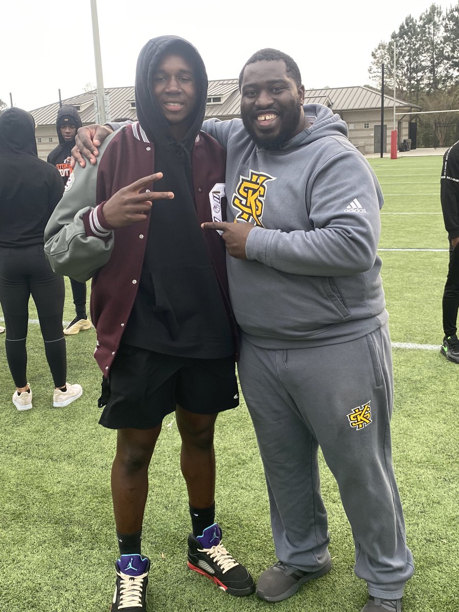 Had a great time studying how <a href="/KSUOwlNation/">Kennesaw State Owls</a> get after it at practice // Thanks <a href="/KynjeeCotton/">Coach Kynjee’ Cotton</a> for the inviting me ‼️@CoachPatGamble <a href="/CoachSmiley983/">Coach Darius Smiley</a> @LIONSTRONG19 <a href="/NwGaFootball/">NwGa Football</a>