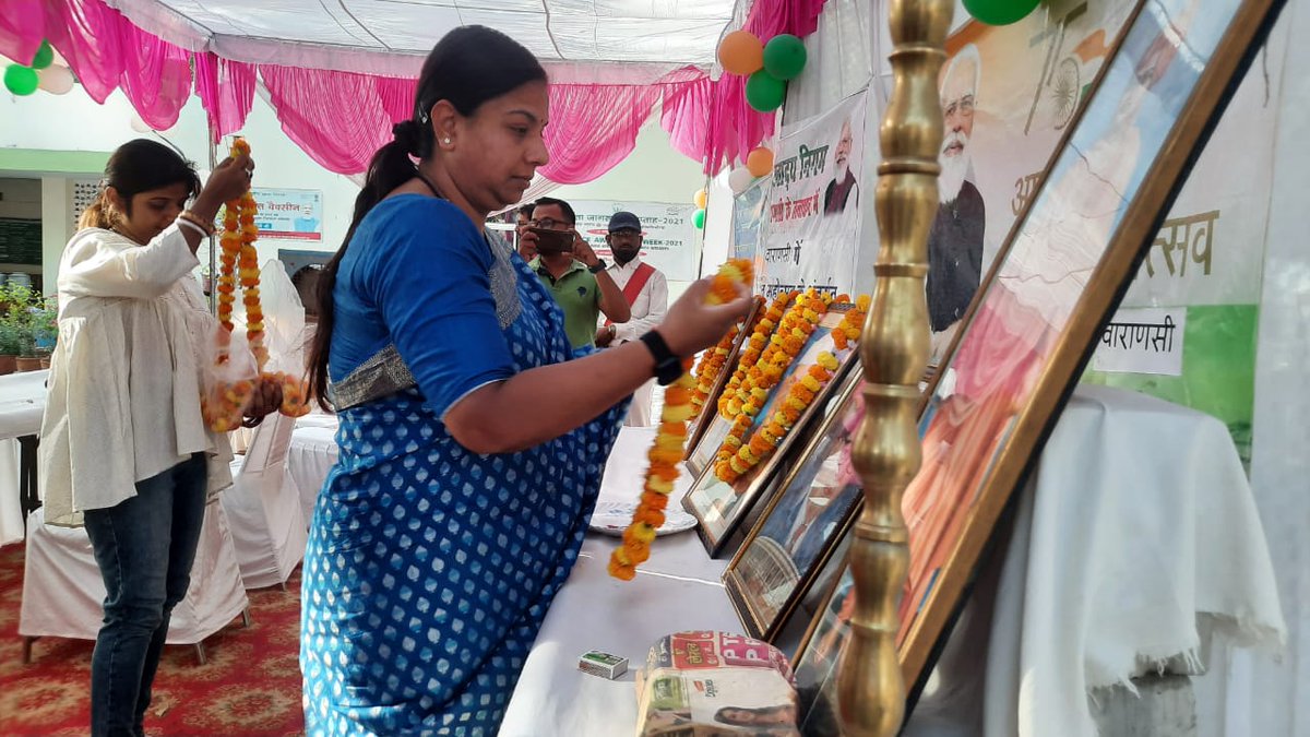 VaranasiDo's tweet photo. वाराणसी महापौर श्रीमती मृदुला जायसवाल जी मुख्यातिथि में रूप में भारतीय खाद्य निगम, अन्नागगर मंडुवाडीह में औपचारिक रूप से आजादी का अमृत महोत्सव के अवसर पर आयोजित कार्यक्रम अन्न योजना एवं जनवितरण महोत्सव में सम्मिलित हुई। https://t.co/ulYYxJ22xW