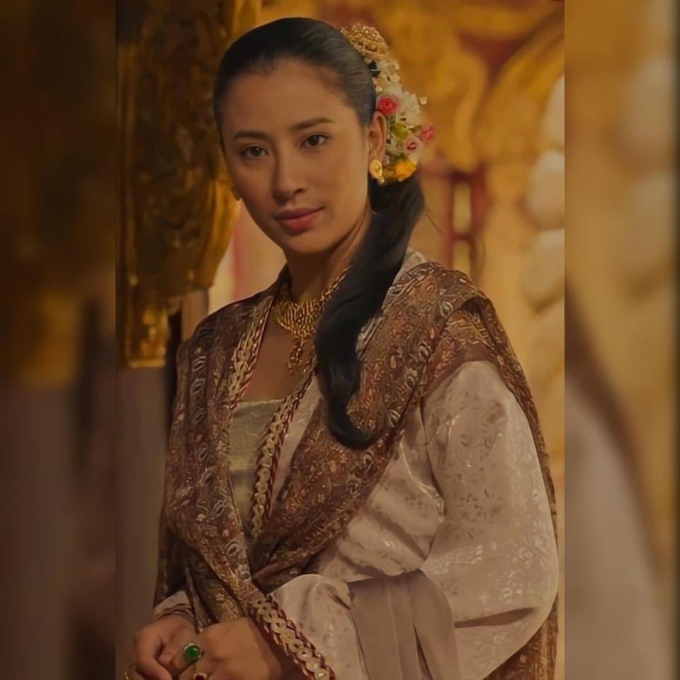 HninThway_TH's tweet photo. ✨ Love at first sight 💫

#ทีมคิดถึงพระสนมมาลา 
#နှင်းသွေးယုအောင် #นีนตเวยูออง #อิรวดีที่คิดถึง #จากเจ้าพระยาสู่อิรวดี #OCEAN_ThaiFans #OCEANThaiFans🌊 #ThaiSnowees❄️🇹🇭 https://t.co/FoVjYPslB9