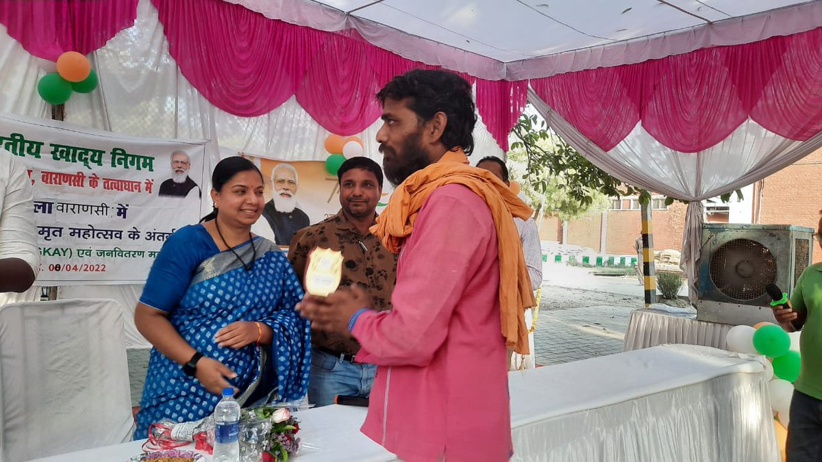 VaranasiDo's tweet photo. वाराणसी महापौर श्रीमती मृदुला जायसवाल जी मुख्यातिथि में रूप में भारतीय खाद्य निगम, अन्नागगर मंडुवाडीह में औपचारिक रूप से आजादी का अमृत महोत्सव के अवसर पर आयोजित कार्यक्रम अन्न योजना एवं जनवितरण महोत्सव में सम्मिलित हुई। https://t.co/ulYYxJ22xW