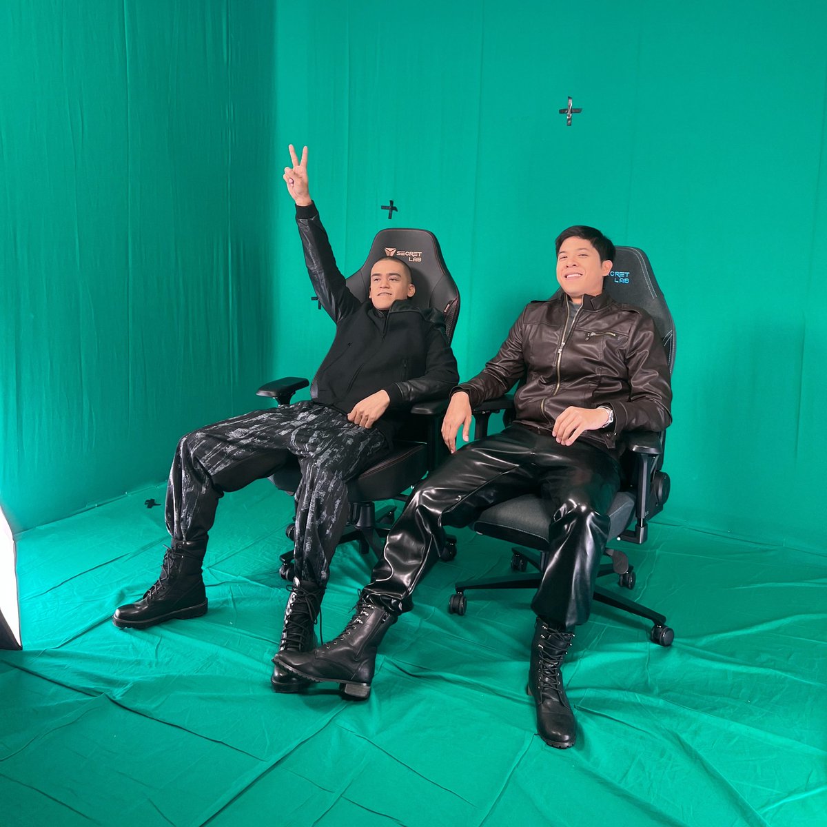 ThisisChrisJon's tweet photo. Gravitational Bound Music Video shoot DAY 2
#chrisjon #gravitationalbound #แรงดูดดึง #musicvideo https://t.co/7GorOcRYqa