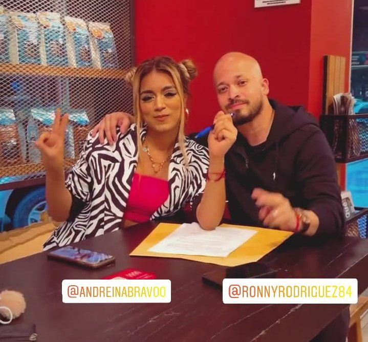 TeamAbejitasFco's tweet photo. Ayyyy!. Qué emoción y nerviosismo!
Es el manager de dos bandas excelentes de Ecuador #TresDedos y #RocoyBlasty 🥳.
Bienvenido a la familia #RonnyRodriguez 🤟😎🔥
Esperamos ser de ayuda y apoyo, aquí tienes tres teams de respaldo! 🙏.
#TeamAbejitas #TeamAndreina #TeamAndrelfi 😇 https://t.co/2t0z52pkDI