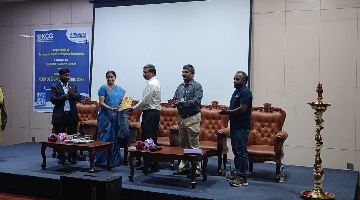kcgaero's tweet photo. Chairman,SAEINDIA Southern Section R A Armstrong honouring Dr. @deiva_sundari , Principal @KCGtechnology 
#aviation #kcgcollege @saeindia https://t.co/SzepM3pjxh