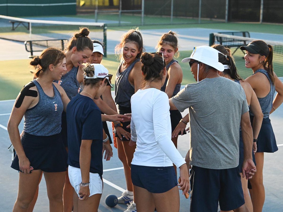 FullertonWTEN's tweet photo. It was a good day at the beach 

📸 @DevynMB_ 
#TusksUp #BeatLongBeach https://t.co/vLDBo0qJmn