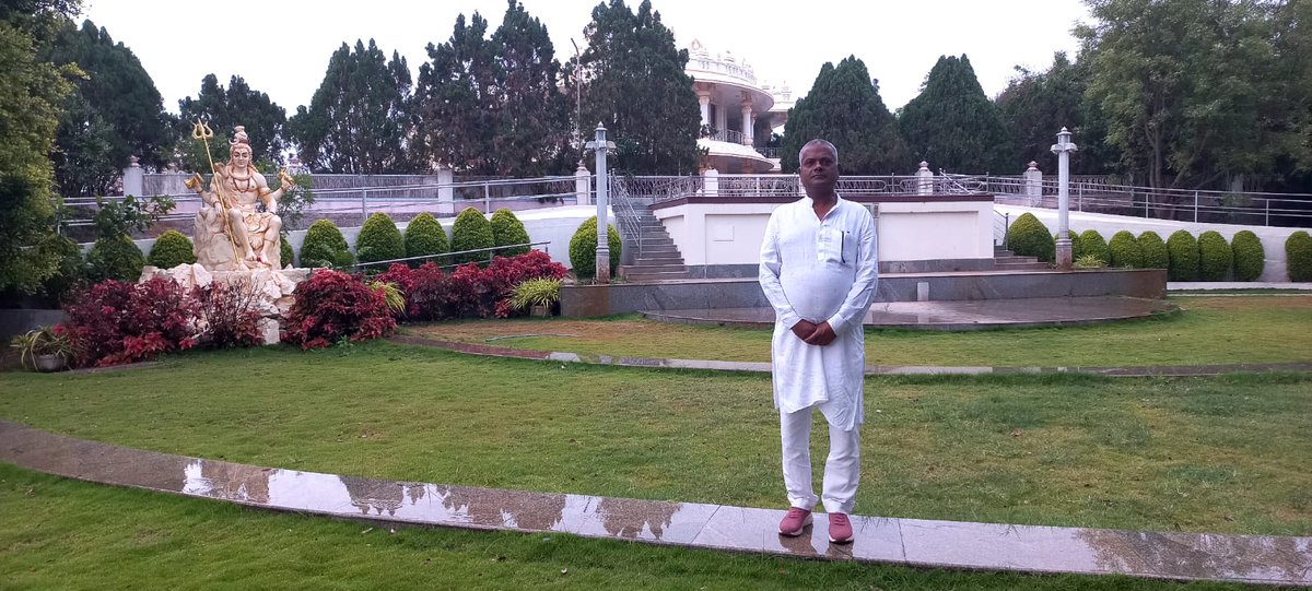 GaonModel's tweet photo. 'Knowledge is power'. 
Our honorary mentor @heeralalias on a study tour to Sri Sathya Sai Grama,  Village-Muddenahalli, District -Chikkaballapur near Bangaluru Karnatka. 

#RuralEmpowerment #modelgaon https://t.co/zqyiuG40Zs