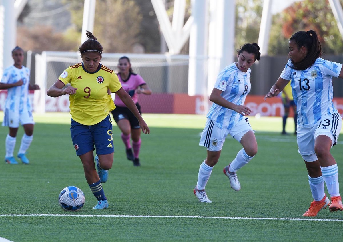 futboldereserva's tweet photo. La Selección Colombia 🇨🇴 U20 femenina comenzó su participación en el suramericano con un empate sin goles contra Argentina.

#FútbolDeReserva #FútbolJuvenil #Fútbol #FútbolFemenino https://t.co/StbGr7Gm1z