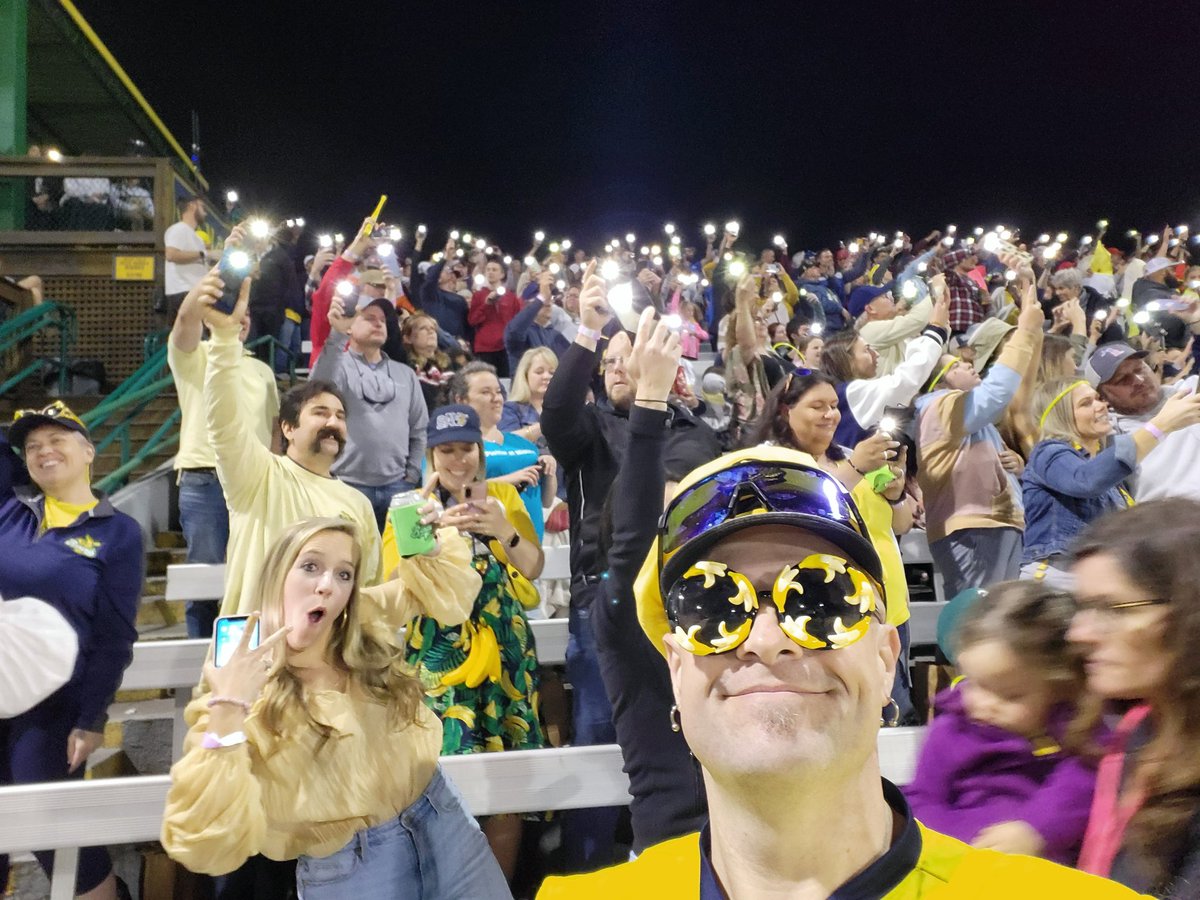 CaptainMattSAV's tweet photo. Tonight was a sold out show and really felt like it. The bleachers were packed with screaming fans &amp; they made my night SO FUN! If you've not been to a @TheSavBananas game yet-put it on your short list of things to do. Something magic is happening. #savannahbananas #captainmatt https://t.co/nUObDEfB53