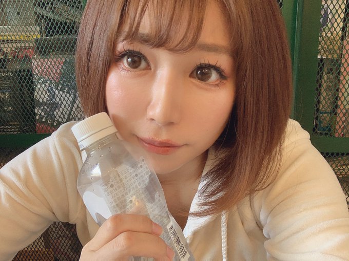 昨日中華を爆食したので今日はホワイトニング行ってから原稿でブッチしてたジムトレ動画頑張ってくる&hellip; https://t.co/yEGvGV0T77<a href="/tag/haikaveh"class="tags"><span>#haikaveh</span></a>
