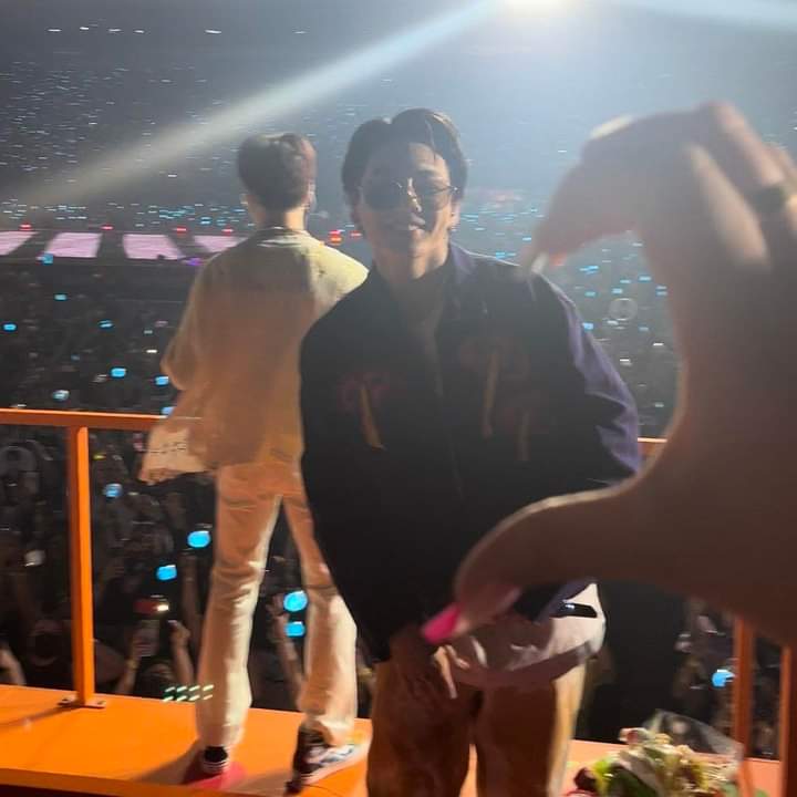 aguss_d93's tweet photo. Algún día. 💜 https://t.co/nxg1wUWb1G