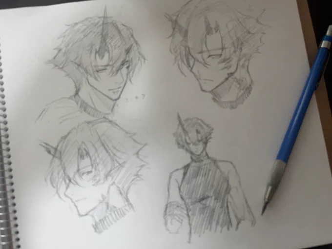 ちょっと久々、スケッチブックにエンカクくん
やっぱり彼は描くの楽しいですね 