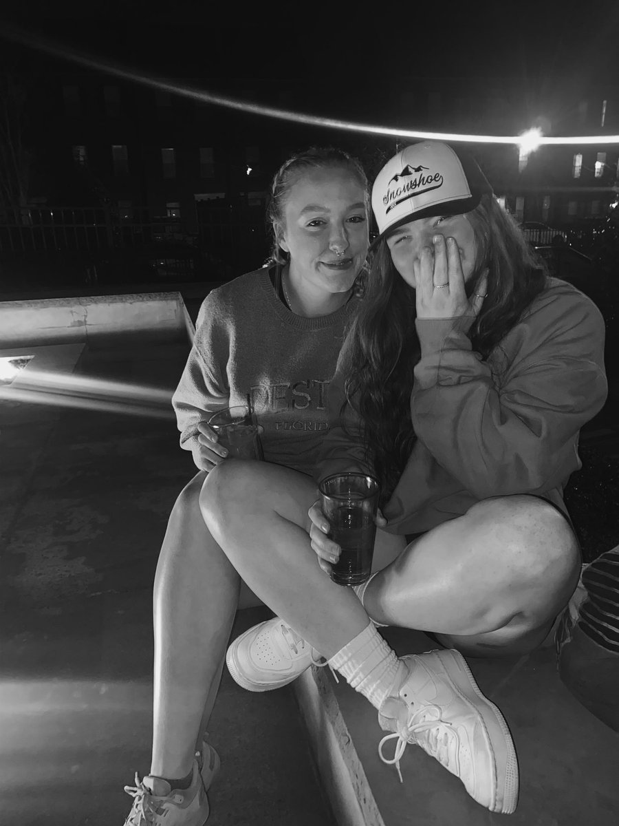 SydneySain's tweet photo. glowing https://t.co/tB4Ds0OjKR