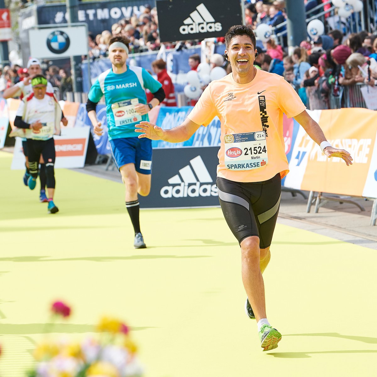 Vienna_Marathon's tweet photo. Wir schicken Lachen & Motivation fรผr dein Lauf-Wochenende. ๐๐๐บ
We send smiles & motivation for your running weekend. ๐๐๐ผ
#VCM #2weekstogo #viennacitymarathon #togetherwerun #runningforpeace https://t.co/4MWsjZ7B04