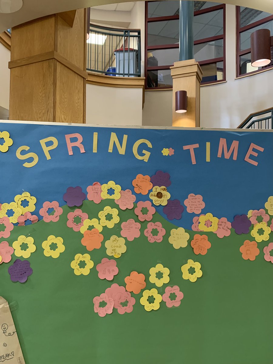 currielibrary2's tweet photo. Spring is sprung in the library and around the school yard #rtla38 #sd38learn #loveyourlibrary #springtimebooks @CurrieAllStars https://t.co/AL70z0D0GV