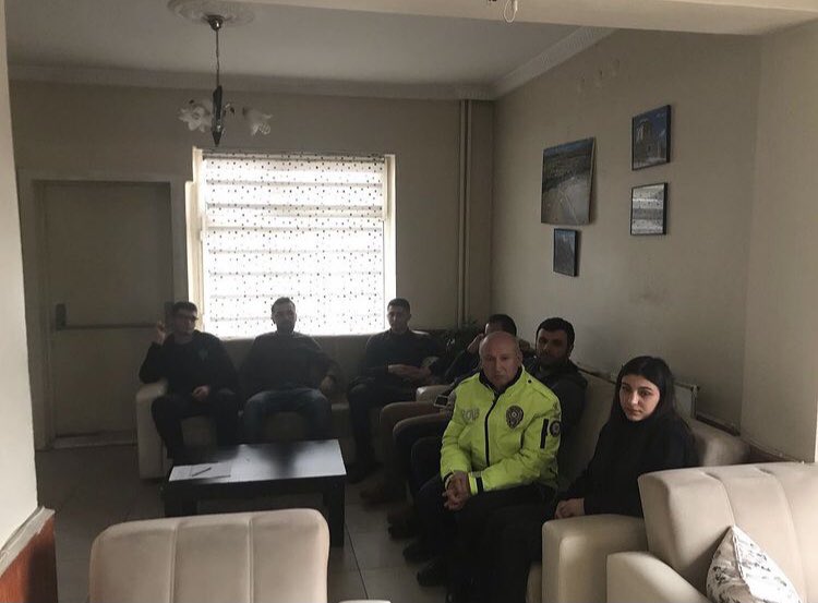 Köse İlçe Emniyet Müdürlüğü personeline;
✅0-18 Yaş Gelişimi
✅Ailede İletişim ve Çatışma Çözme Becerileri konularında eğitim verilmiştir. 
Kelkit Sosyal Hizmet Merkezi olarak Huzurumuzun ve Güvenliğimizin Teminatı olan polislerimizin Polis Haftasını kutluyoruz.
<a href="/EmniyetGM/">Türk Polis Teşkilatı</a>