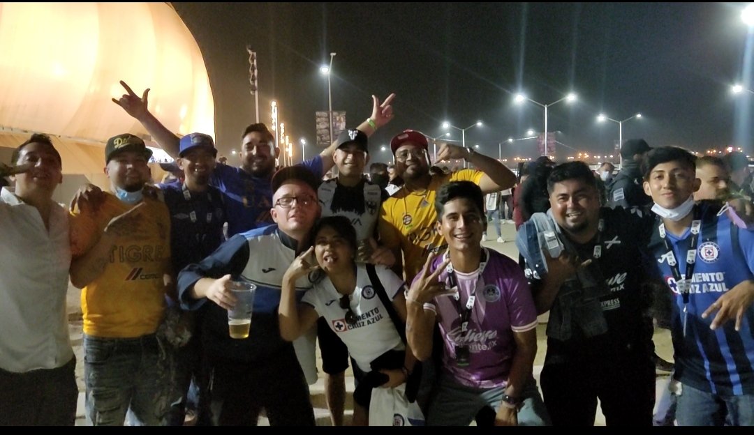 HdrfDavid's tweet photo. @AztecaDeportes @LigaBBVAMX @TUDNMEX @MazatlanFC @TigresOficial @Rayados @CruzAzul 
Esto es lo hermoso del fútbol 🇲🇽⚽ https://t.co/0W58ZsjnL1