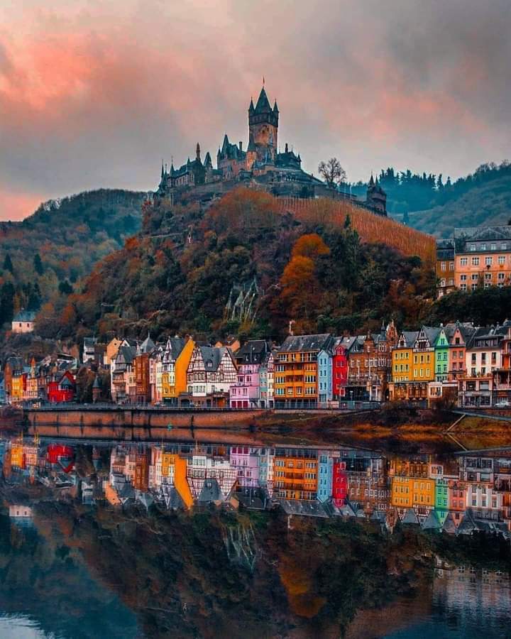 10000BC8's tweet photo. Cochem town a small town in Germany , romantic gateway and lying on top is cochem Castle holding history 1000 years of history

#History #Archaeology https://t.co/uNAeVVLksy