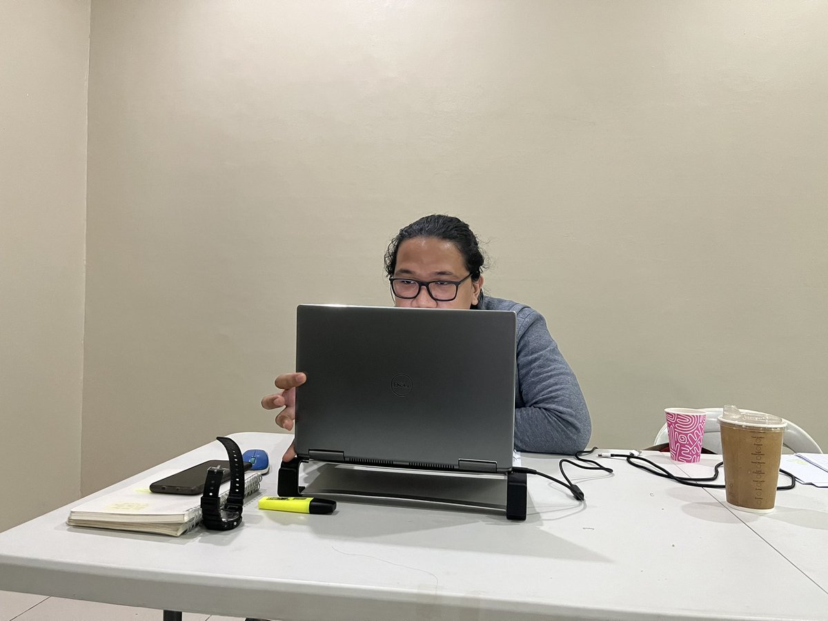 tncollaboratory's tweet photo. Program Director of the Tayo Na Collaboratory, Joshua Lopez, gives his opening remarks.

Hybrid yarn? 😂 https://t.co/KkndoQXsrG