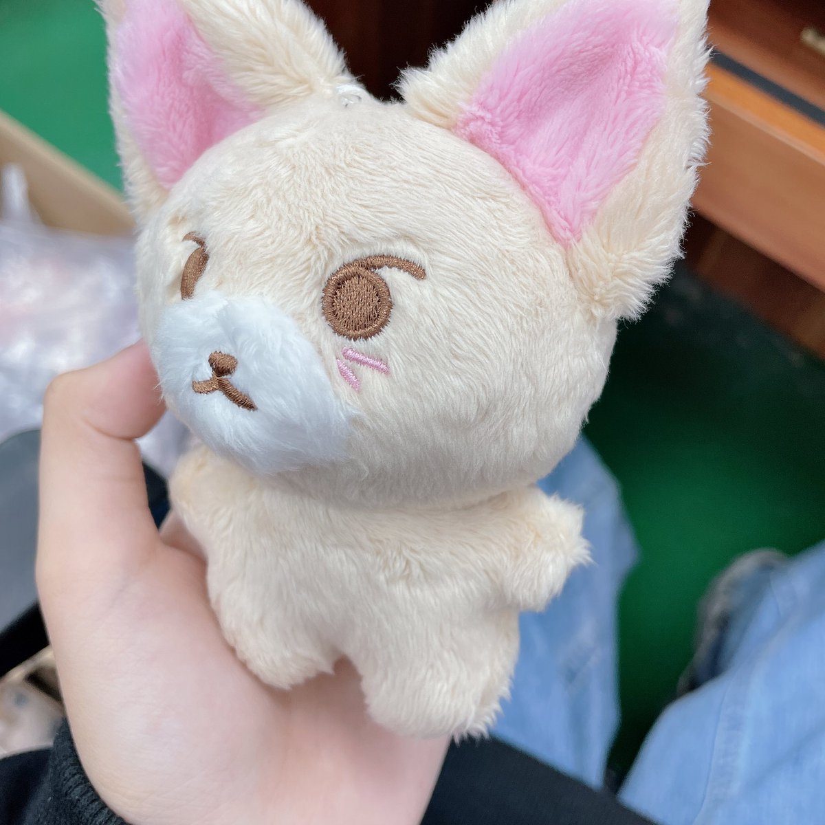 mingmung25's tweet photo. 드디어 공장측에서 연락이 와서 공지드립니다🥺🥺
지금부터 60일 정도 소요 예정입니다
배송지 변경을 2주간 받은 후, 키링만 구매하신 분들은 먼저 보내드리겠습니다
배송지 변경은 4/11~4/25 주간 예정입니다
기다려주셔서 매우 감사드립니다 🙏 https://t.co/X44N6kAxpY